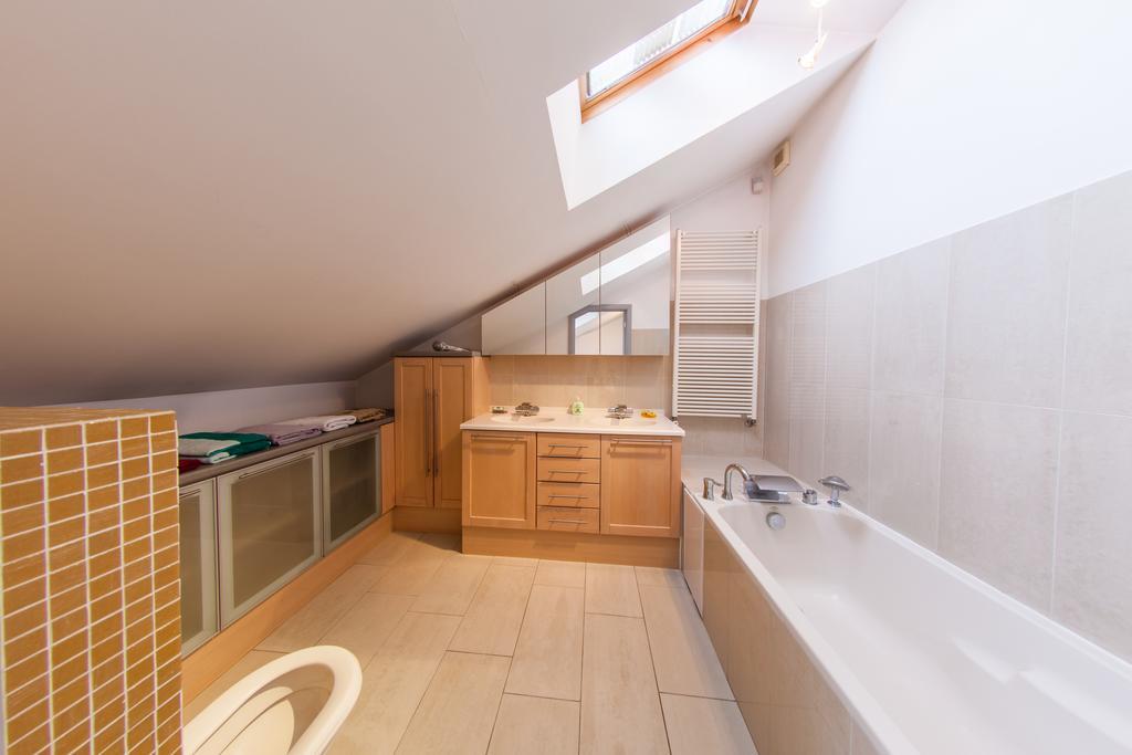 Mansard Apartment Antonovicha 4 Kiev Dış mekan fotoğraf