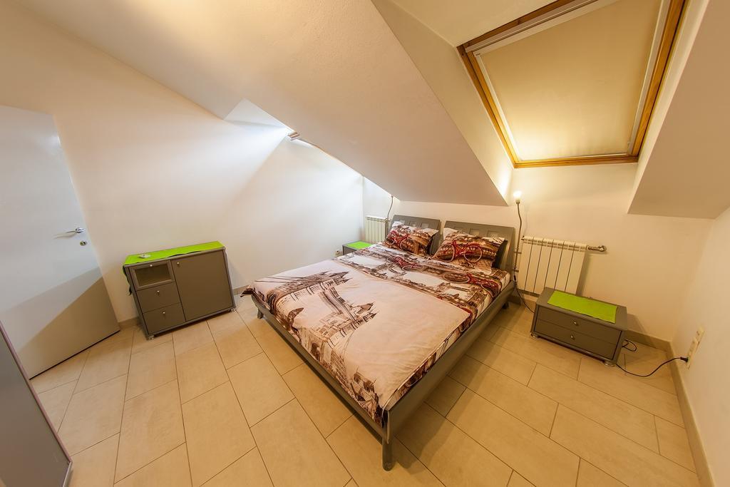 Mansard Apartment Antonovicha 4 Kiev Dış mekan fotoğraf