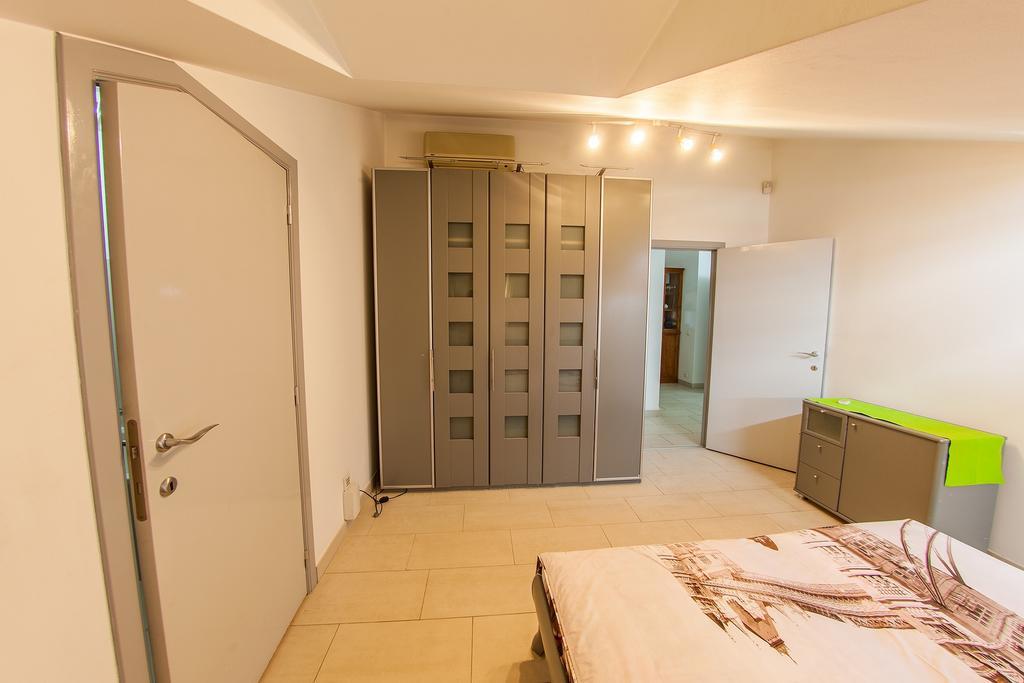 Mansard Apartment Antonovicha 4 Kiev Dış mekan fotoğraf